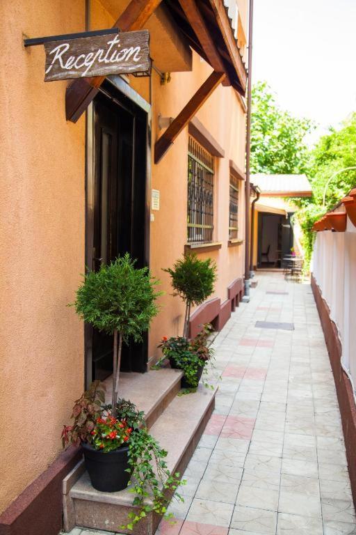 Guesthouse Smart Bucharest Exterior photo